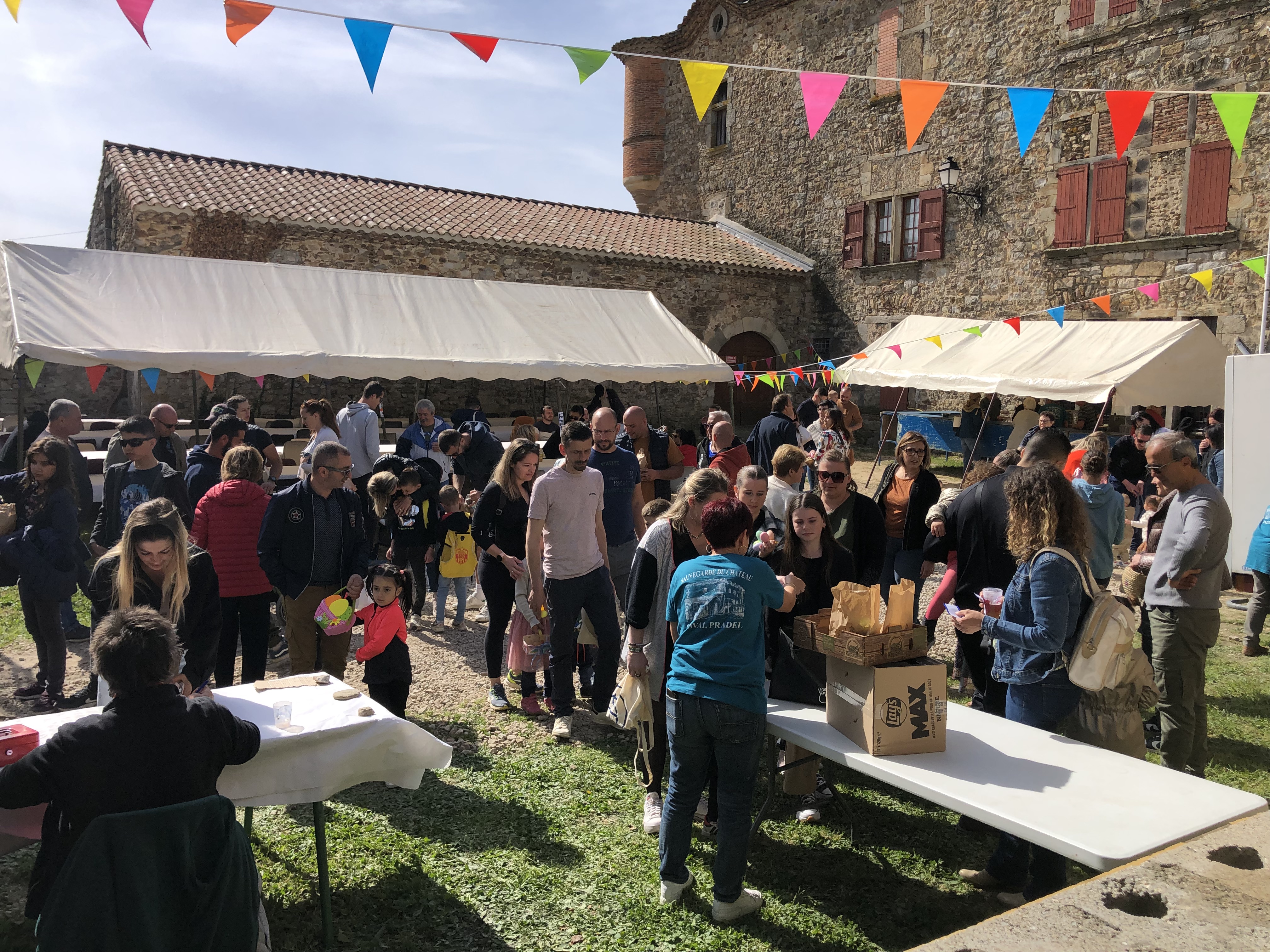 Cour du Château du Pradel
