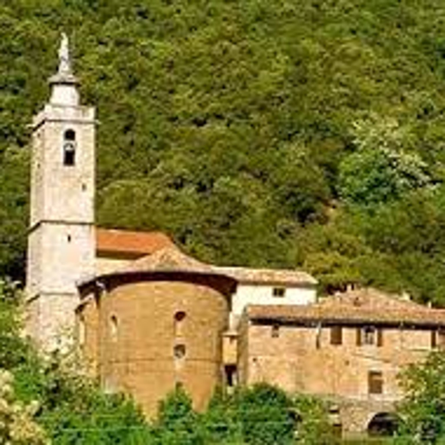 Église Notre-Dame de Laval et sa vierge dorée